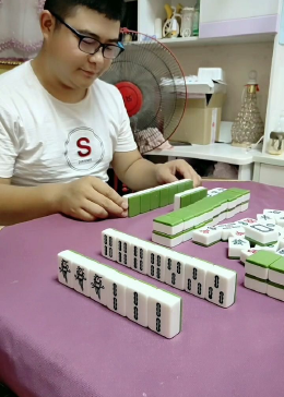 终于懂了！豆豆斗牌鄂东麻将确实有挂的(怎么拿好牌)